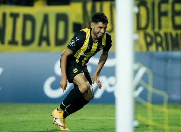 Olimpia cae ante Peñarol y se queda en la cola 