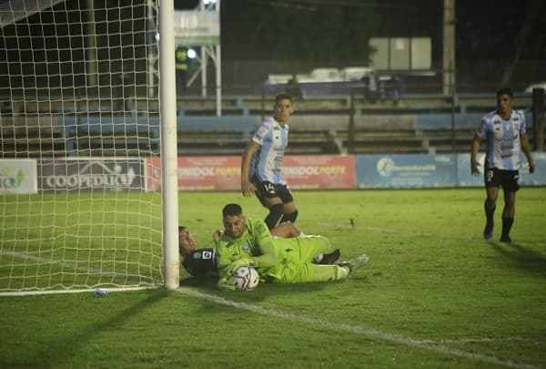 Guaireña iguala en casa ante Resistencia 