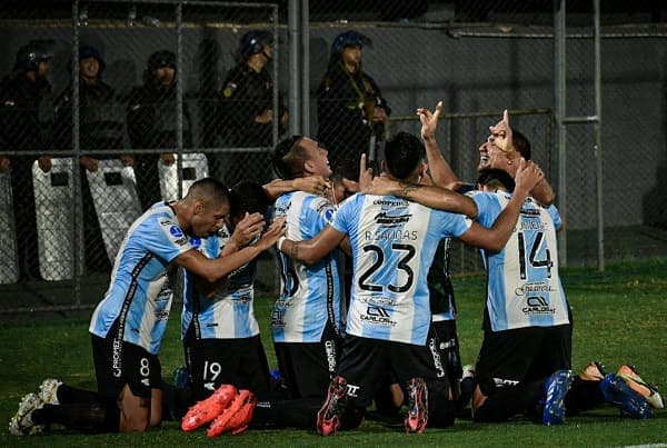 Guaireña soporta la presión de Internacional y sigue en carrera 