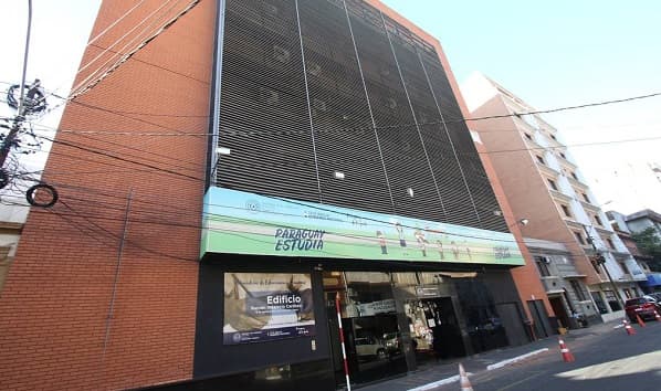 MEC descubre red que falsificó cerca de 1.100 títulos