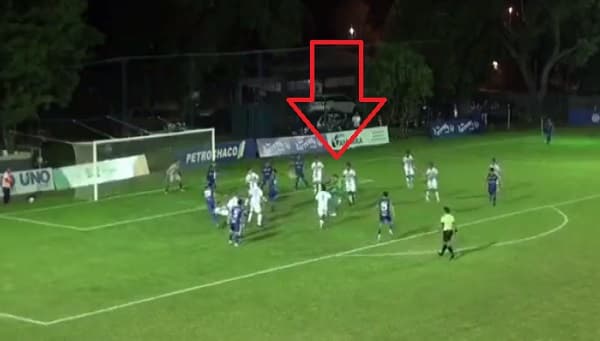 Arquero controla en el área y marca golazo en la Intermedia 
