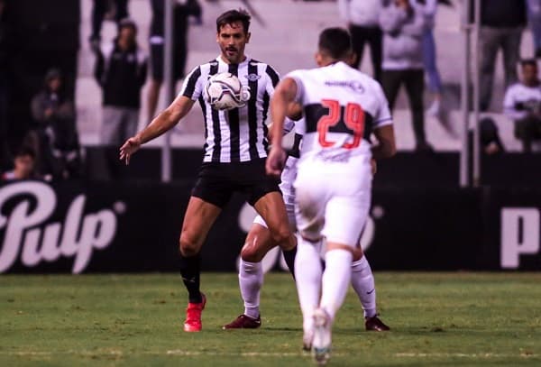 Libertad vence a Olimpia con gol de Roque
