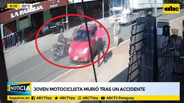 Joven motociclista muere tras choque contra auto y camión