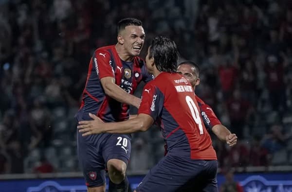 Cerro gana y mantiene la ilusión 