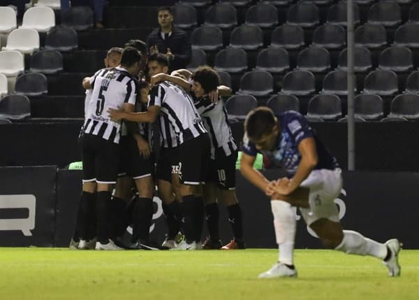 Libertad vence a Guaireña y seguirá cómodo en la punta