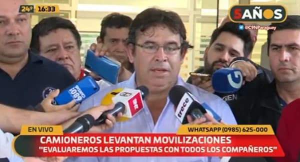 Camioneros levantan movilización tras reunión con autoridades