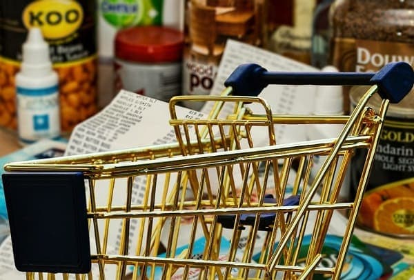 Senado aprueba deducir IVA de las compras del súper hasta 30% 