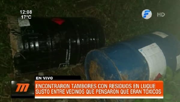 Hallan tambores abandonados con residuos inflamables en Luque