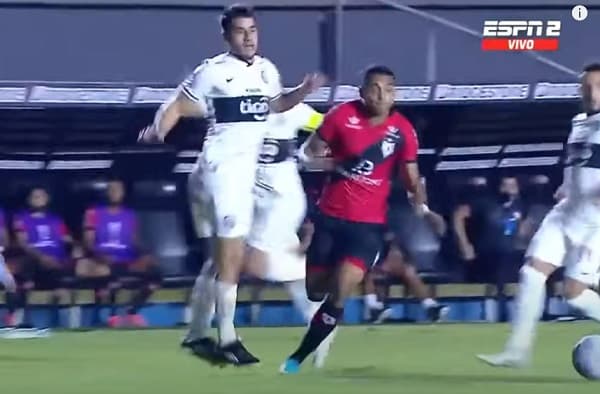 Arremeten contra Tito en redes tras eliminación 