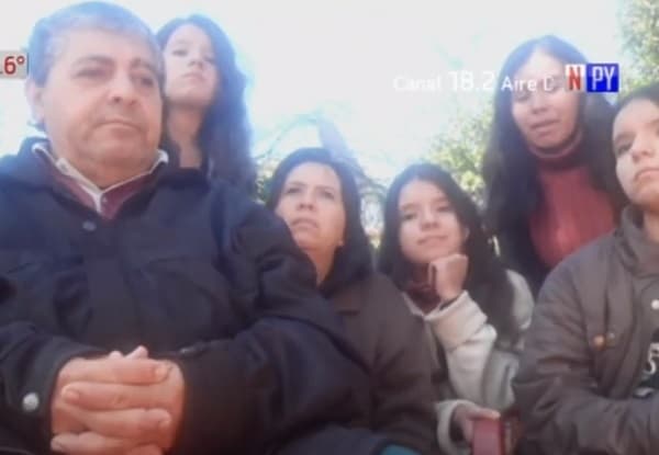 Trillizas piden ayuda para cirugía de su padre como regalo de quinceaños