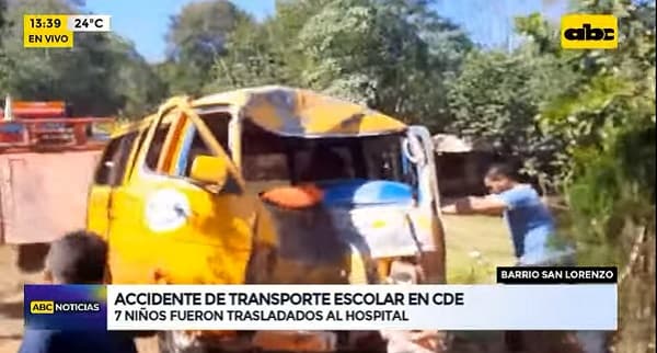 Choque de transporte escolar contra vivienda deja niños lesionados