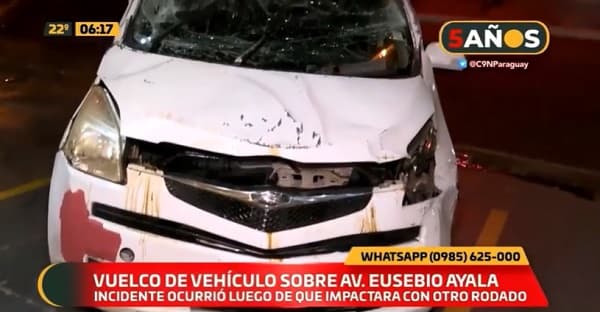Choque provoca vuelco de automóvil sobre Eusebio Ayala