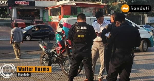 Diputado Walter Harms protagoniza accidente con motociclista en Asunción