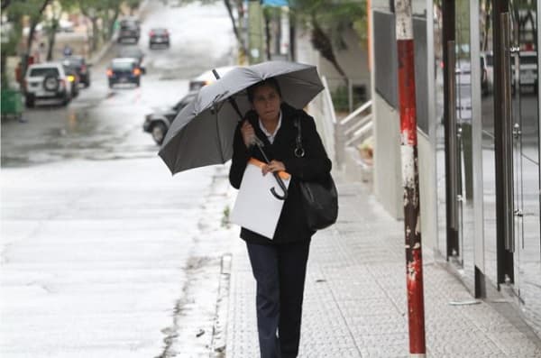 Prevén ingreso de frente frío con lluvias y tormentas eléctricas