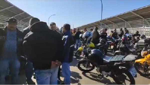 Mototaxistas se manifiestan en CDE tras muerte de compañero