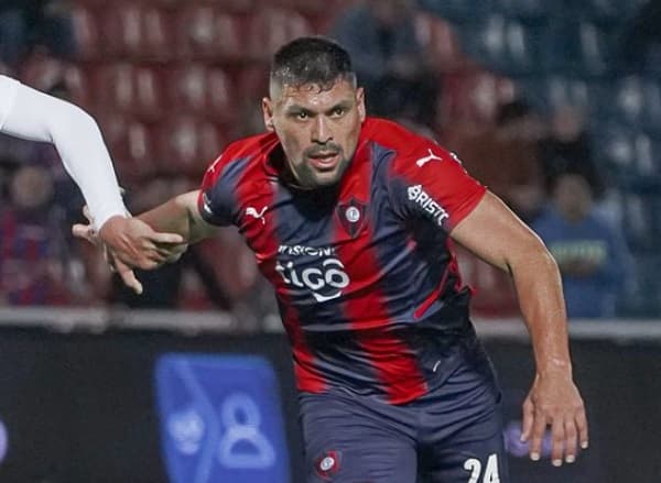 Patiño se mete en la polémica tras soez respuesta a hincha