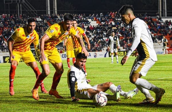 Tacuary golea a domicilio a General 