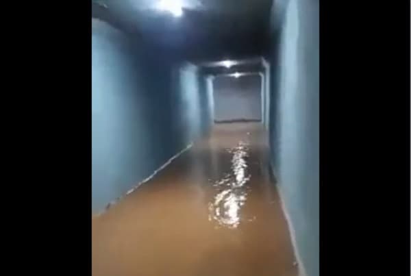 Polémico túnel peatonal de Barrero se llena de agua