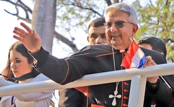 Papa pidió chipa y quería nombrar dos cardenales paraguayos, cuenta Martínez