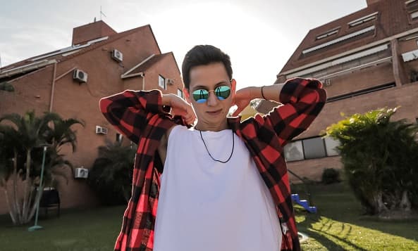 Alvaro! lanza videoclip de su canción “Inconversable”