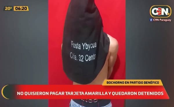 Detienen a dos hombres por no querer pagar por tarjeta amarilla