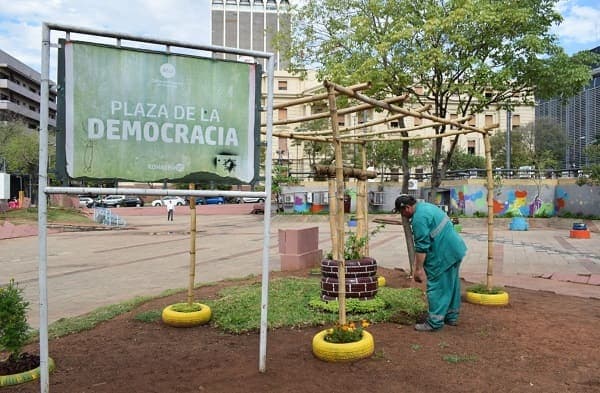 Fustigan “hermoseamiento” de Plaza de la Democracia en redes 