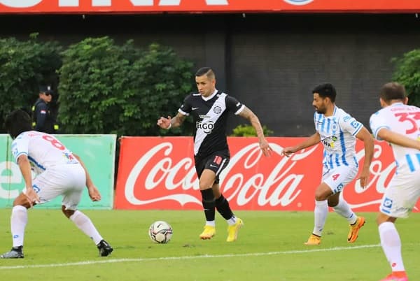 Olimpia gana y está en la punta 