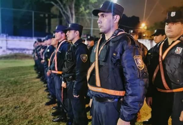 Más de cien policías piden retiro por reforma de Caja Fiscal