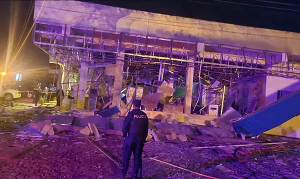 Delincuentes atacan banco con explosivos en el sur 