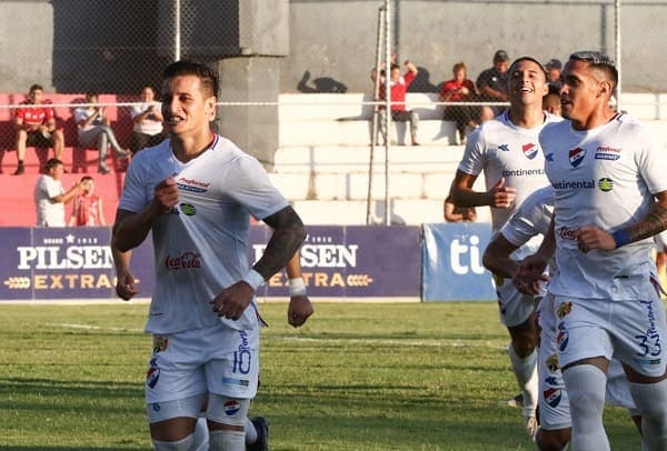 Nacional gana con autoridad y sigue firme en la punta 