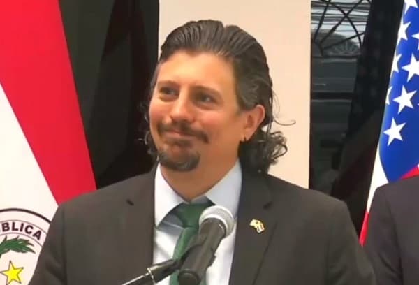 Nephew evita hablar directamente de “corruptos”, pero lanza mensaje