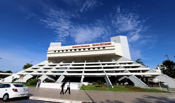 Operativo antinarcóticos en el Aeropuerto Silvio Pettirossi intercepta cargamento de ropas con cocaína