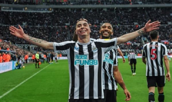 Almirón con sus seis goles, lo mejor de octubre para el Newcastle