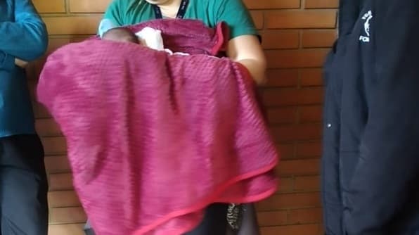 Reportan que bebé de cinco días fue abandonado en Clínicas