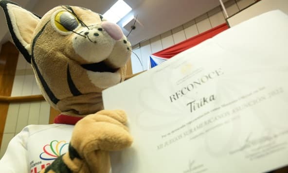 Entregan pergamino de reconocimiento a Tiríka por participación en Juegos Odesur