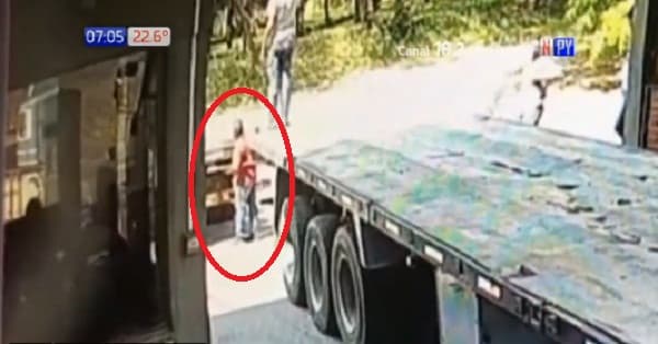 Chofer muere aplastado por camión