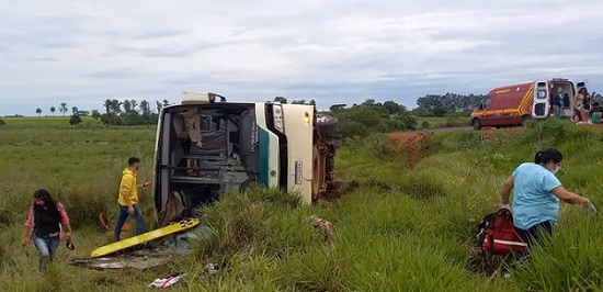 Bus donde viajaban residentes de Pedro Juan, vuelca en Brasil