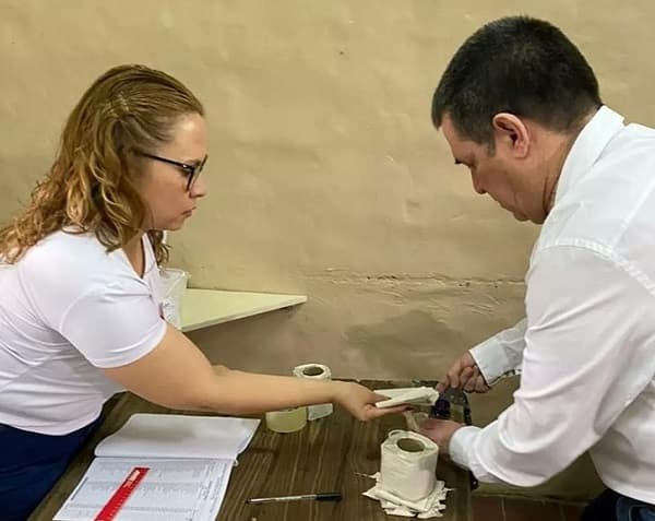 Cartes vota cubierto de seguridad y habla sobre el “abrazo republicano” 