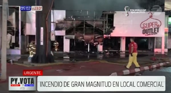 Reportan incendio controlado en tienda de ropas