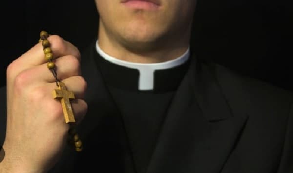 Iglesia investiga “posesión” de niña de siete años