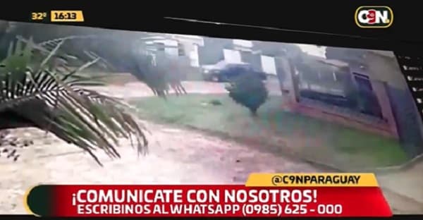 “Motochorros” son atropellados por conductor que observó asalto