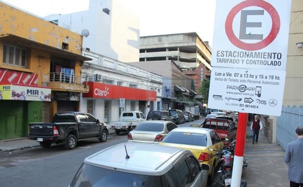 Cuidacoches podrán ser choferes de grúas en estacionamiento tarifado, confirman