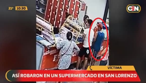 Hombre denuncia que fue despojado de mochila con joyas en empaque de super