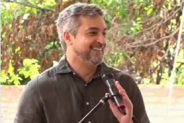 Mario Abdo crítica a candidato colorado pero insta a “cerrar los ojos” y votar por él