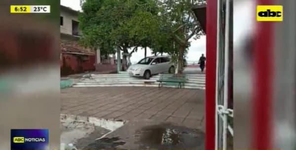 “Militar ebrio” desciende con su vehículo la escalinata del mirador de Ita Pytã Punta