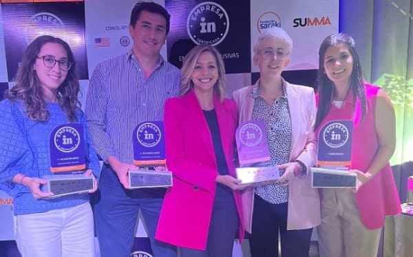 Cervecera recibe sellos que reconocen acciones en inclusión