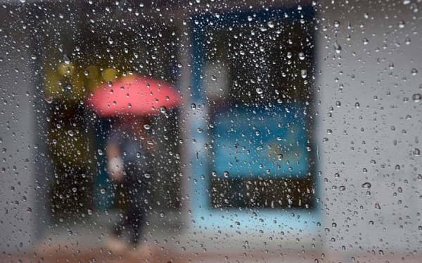 Pronostican viernes caluroso con lluvias y tormentas