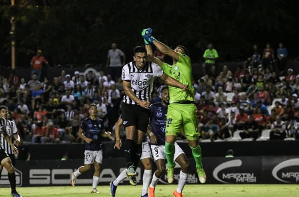 Libertad gana y no admite discusiones en la punta