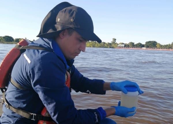 MADES toma muestras en el río Paraguay ante mortandad de peces 