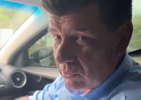 Efraín sufre percance aéreo y recuerdan a Lino en redes 